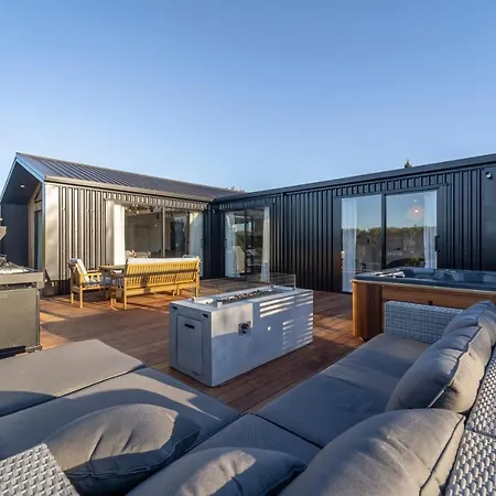 Black Barn Modern: Luxe Martinborough Escape Exterior photo