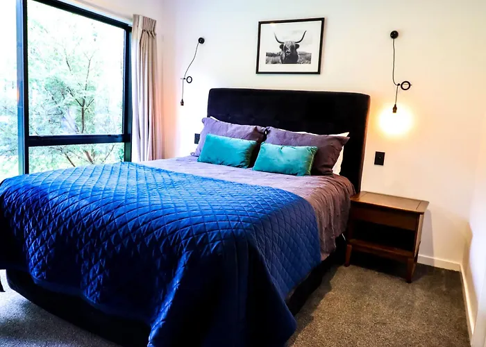 Black Barn Modern: Luxe Martinborough Escape