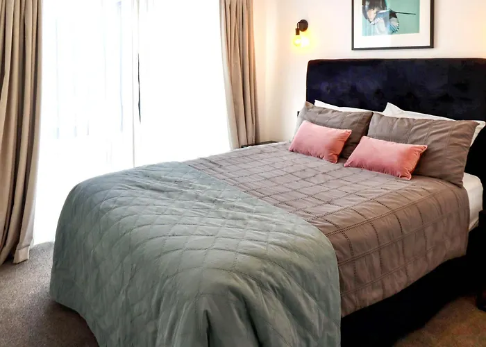 Black Barn Modern: Luxe Martinborough Escape