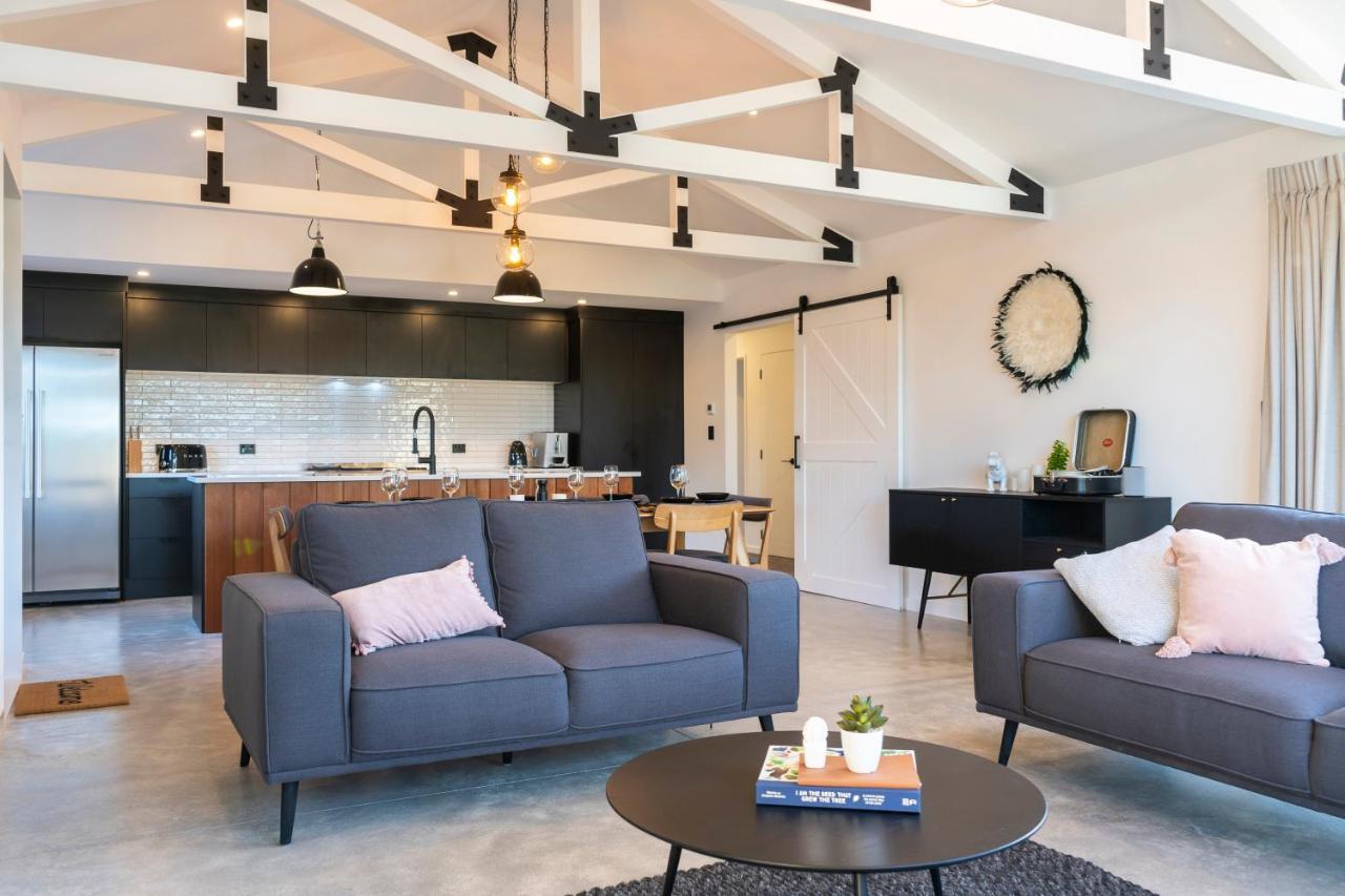 Black Barn Modern: Luxe Escape Holiday home