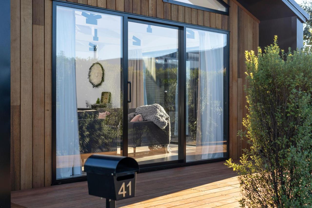 Black Barn Modern: Luxe Escape * Martinborough