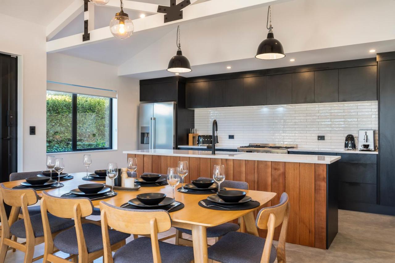 Holiday home Black Barn Modern: Luxe Escape