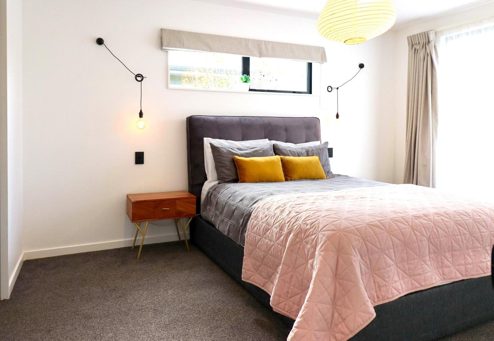 Black Barn Modern: Luxe Escape *
